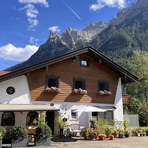 Gaestehaus Edlhuber Mittenwald